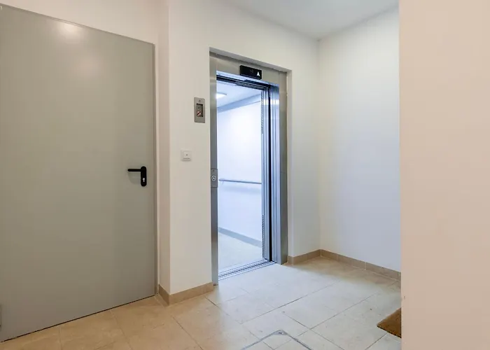 2bdr Cozy In Graca By Lovelystay شقة