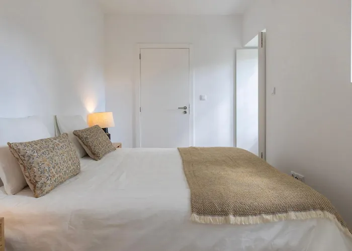 2bdr Cozy In Graca By Lovelystay شقة