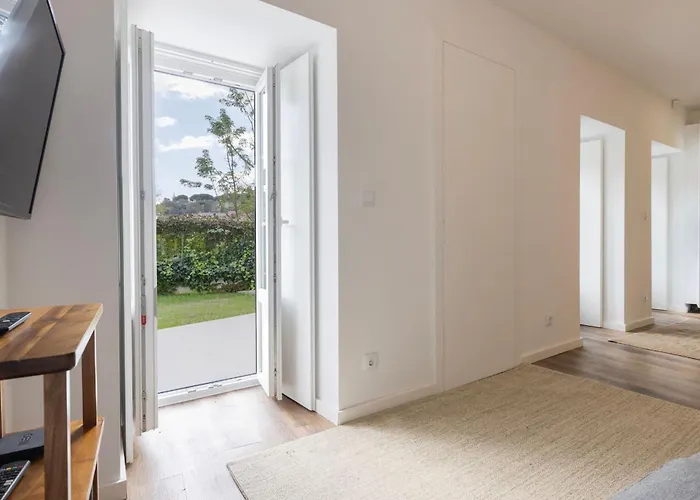 شقة 2bdr Cozy In Graca By Lovelystay