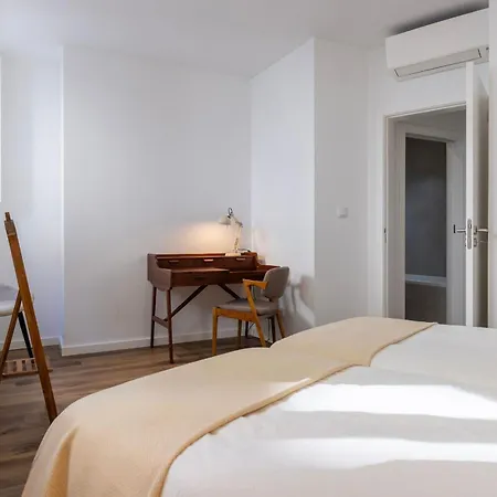 2bdr Cozy In Graca By Lovelystay ליסבון